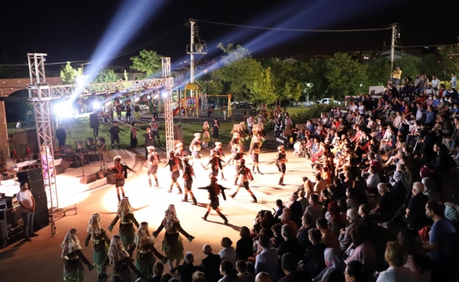 Turgutlu’da Türk Halk Müziği ve halk oyunları gösterileri mest etti