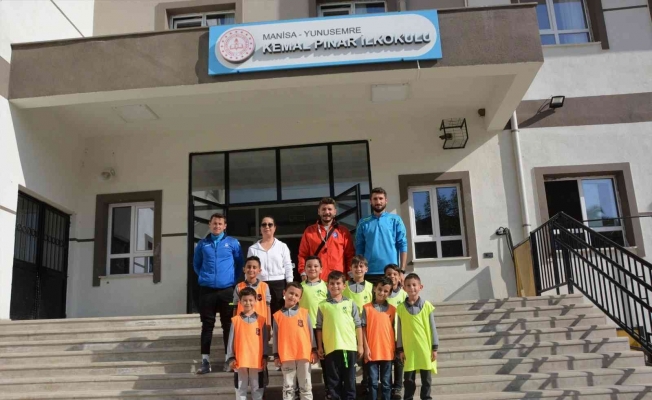 Yunusemre Belediyespor okullarda yıldız futbolcu avında