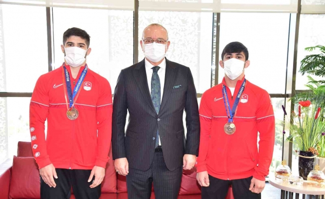 Başkan Ergün, milli güreşçileri ağırladı