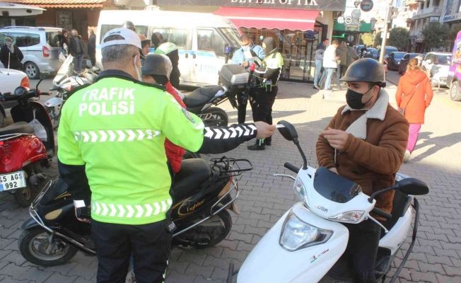 Salihli’de trafik ekiplerinden motosiklet uygulaması