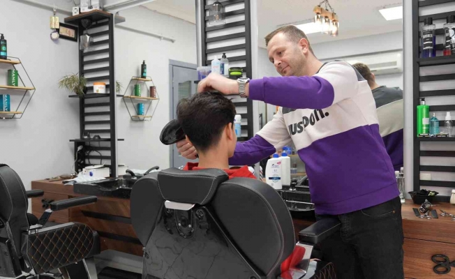 Yunusemre Belediyesi 2 bin çocuğun saç tıraşını ücretsiz yaptırdı