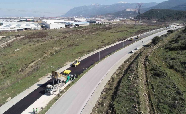 Büyükşehirden Akgedik TOKİ’ye 65 bin metrekarelik sıcak asfalt