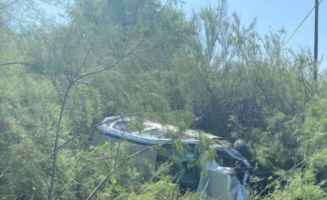Alaşehir’de kontrolden çıkan araç şarampole uçtu: 2 yaralı