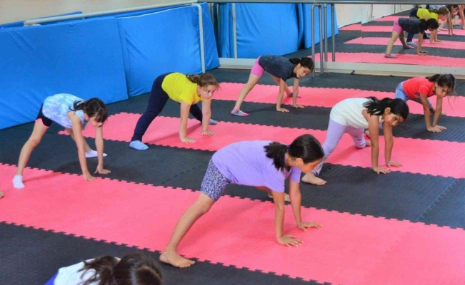 Yunusemre’de çocuklar cimnastikle geleceğe hazırlanıyor