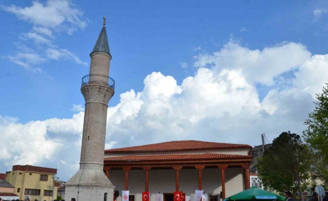 Kırkağaç Karaosmanzade Camii yeniden ibadete açıldı