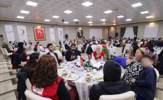 Kızılay Manisa’dan Dünya Yetimler Günü dolayısıyla iftar programı