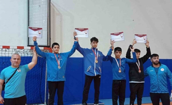 Yunusemreli güreşçiler Antalya’da 5 madalya kazandı