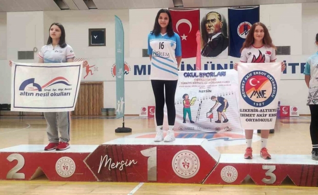 Manisalı Ecrin, oryantiringte Türkiye şampiyonu oldu