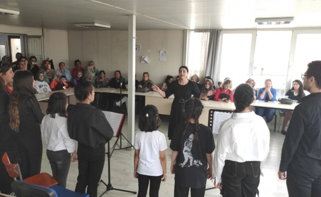 Şehzadeler Halk Eğitim Merkezi kursiyerlerinden 19 Mayıs kutlaması