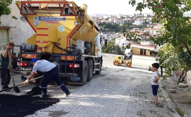 Demirci’deki selin izleri büyükşehir belediyesi tarafından siliniyor