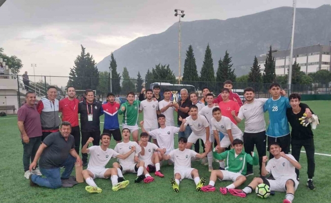 Salihli Belediyespor U17’de şampiyon