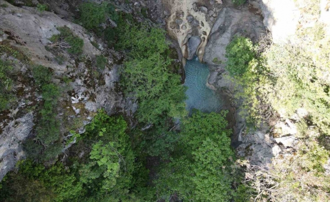Spil Dağı’ndaki Saklı Kanyon dron ile görüntülendi