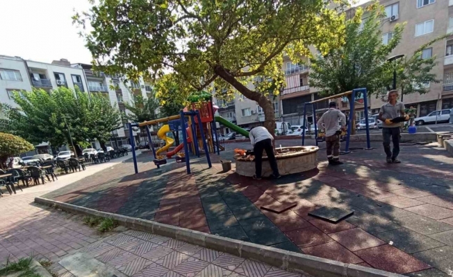 Şehzadeler Belediyesi çocuk oyun parklarını yeniliyor