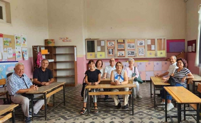 59 yıl sonra okudukları okulda buluştular