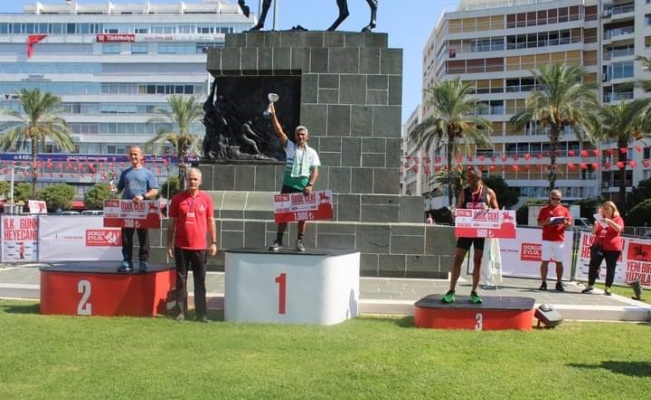 Ahmet Bayram, İzmir Yarı Maratonu’nda şampiyon oldu