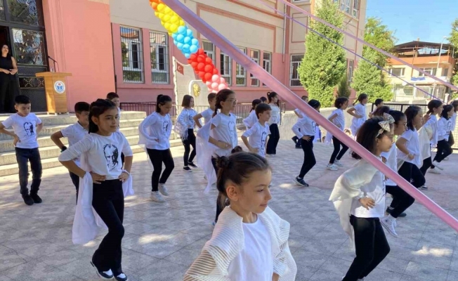 Alaşehir ve Turgutlu’da İlköğretim Haftası kutlandı