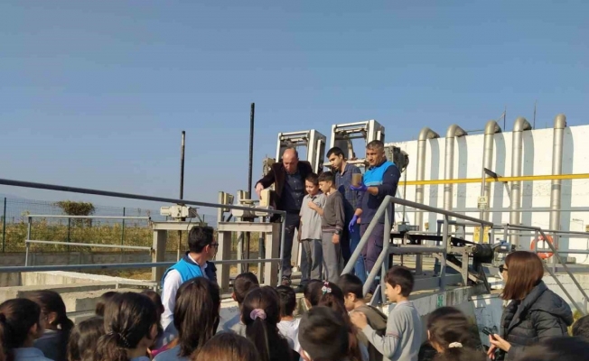 Salihli’de öğrenciler atıksu arıtma tesisini gezdi