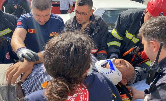 Manisa’da ambulansla otomobil çarpıştı: 2 yaralı