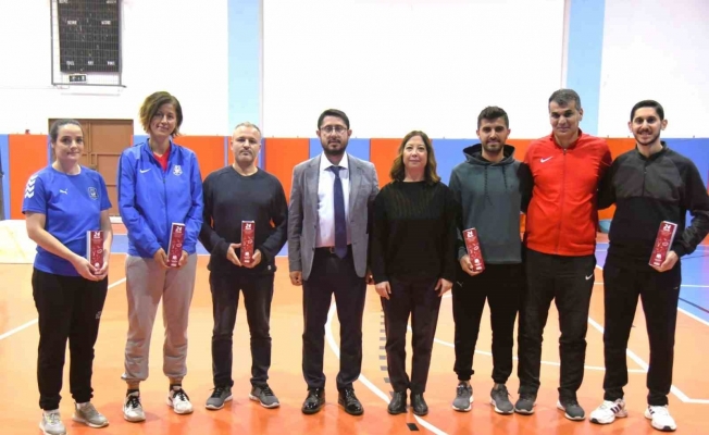 Yunusemre Belediyespor’dan antrenörlere Öğretmenler Günü kutlaması
