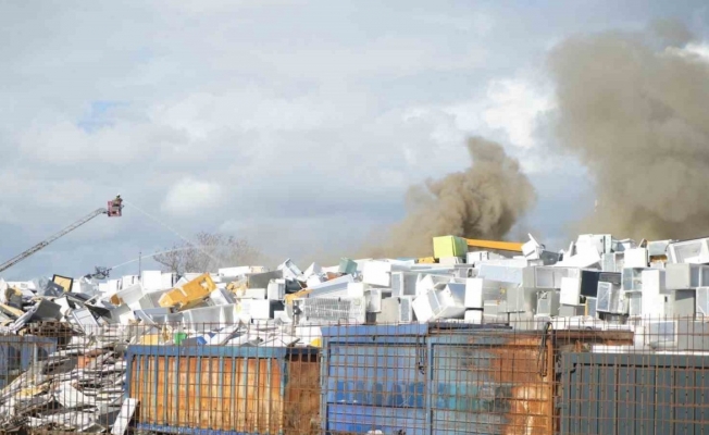 Manisa’da ikinci kez yangın çıkan tesis mühürlendi