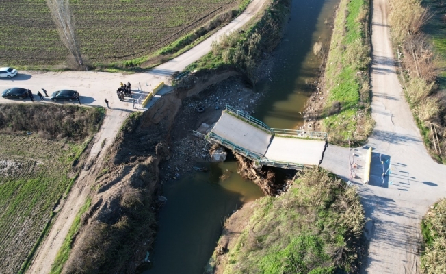 Sağanak yağış sonrası yıkılan Sarma Çayı Köprüsü yeniden inşa edilecek
