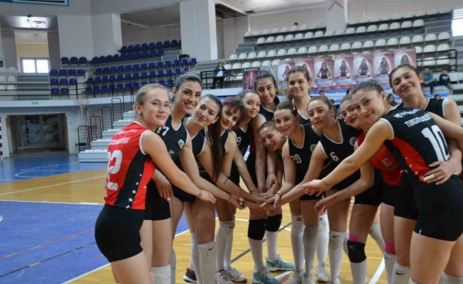Turgutlu Belediyesi Kadın Voleybol Takımı sezonu galibiyetle noktaladı