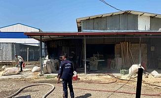 Alaşehir’deki ahşap fabrikasında çıkan yangın korkuttu