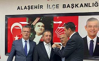 Alaşehir İYİ Parti İlçe Başkanı ve yönetiminden 8 kişi görevlerinden ve partiden istifa etti