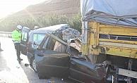 Manisada kamyonet tıra arkadan çarptı: 3 ölü, 1 ağır yaralı