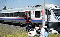 Manisa’da tren otomobile çarptı: 1 ölü